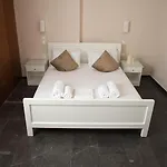 Sofia Luxury Apartment Lechaio