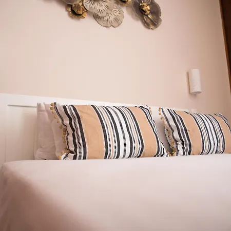 Sofia Luxury Apartment Lechaio