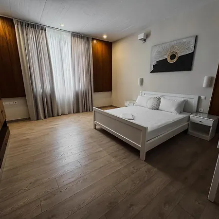 Sofia Luxury Apartment Lechaio